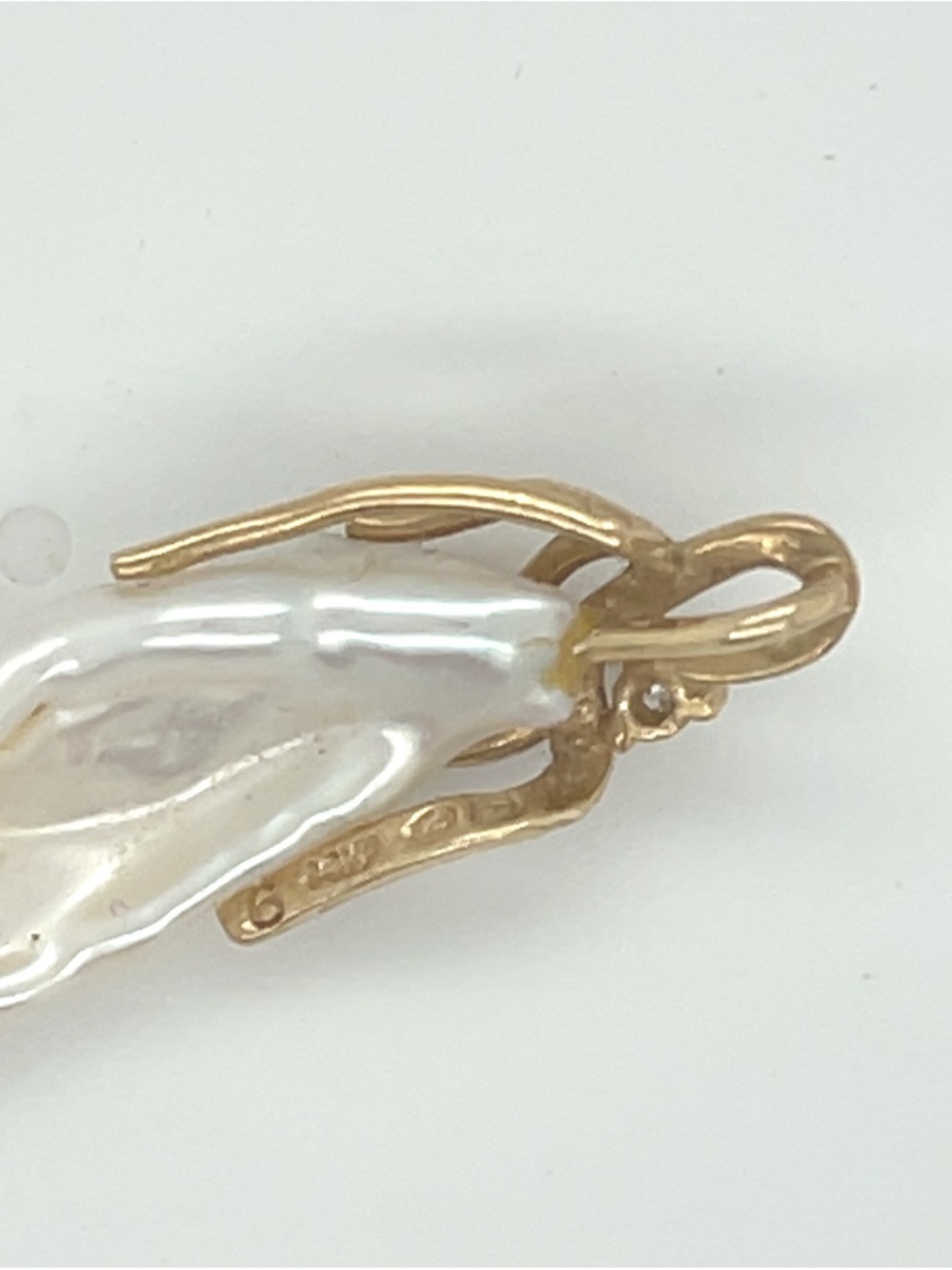 Baroque Pearl 14kt gold and diamond pendant - Picture 3 of 6